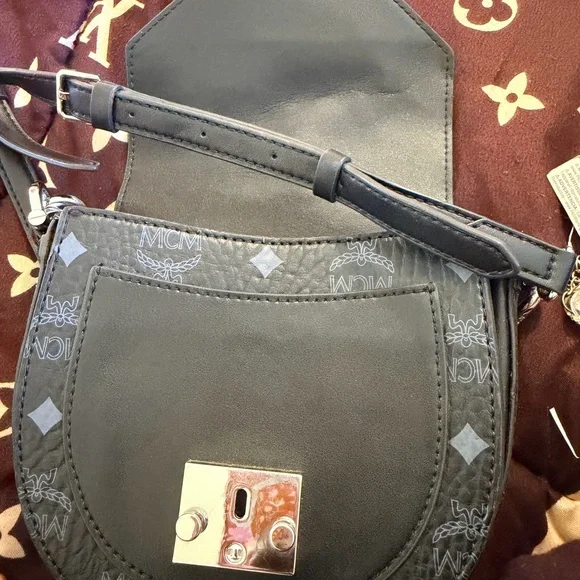 MCM Patricia shoulder bag in black Visetos monogram - Picture 11 of 15